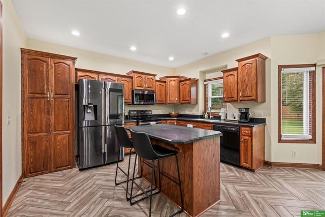 1208 N 181st Street, Elkhorn, NE 68022