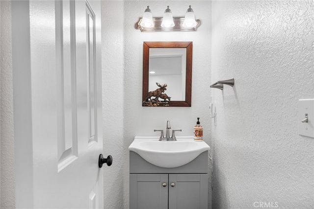 27775 Matterhorn Drive, Lake Arrowhead, CA 92352