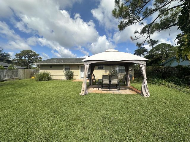 5586 3rd Road, Lake Worth, FL 33467