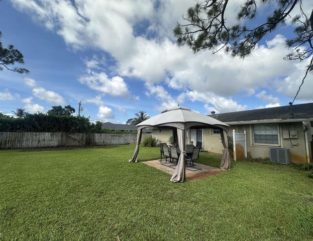 5586 3rd Road, Lake Worth, FL 33467