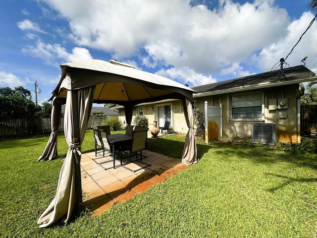 5586 3rd Road, Lake Worth, FL 33467