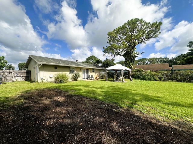 5586 3rd Road, Lake Worth, FL 33467