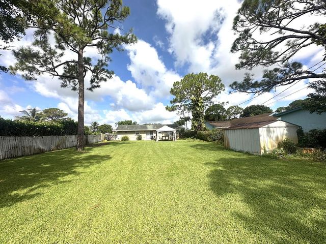 5586 3rd Road, Lake Worth, FL 33467