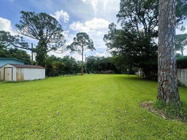 5586 3rd Road, Lake Worth, FL 33467