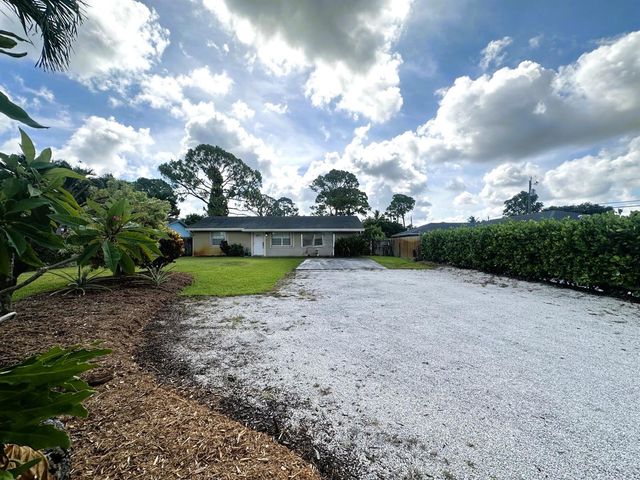 5586 3rd Road, Lake Worth, FL 33467