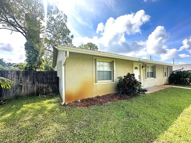 5586 3rd Road, Lake Worth, FL 33467
