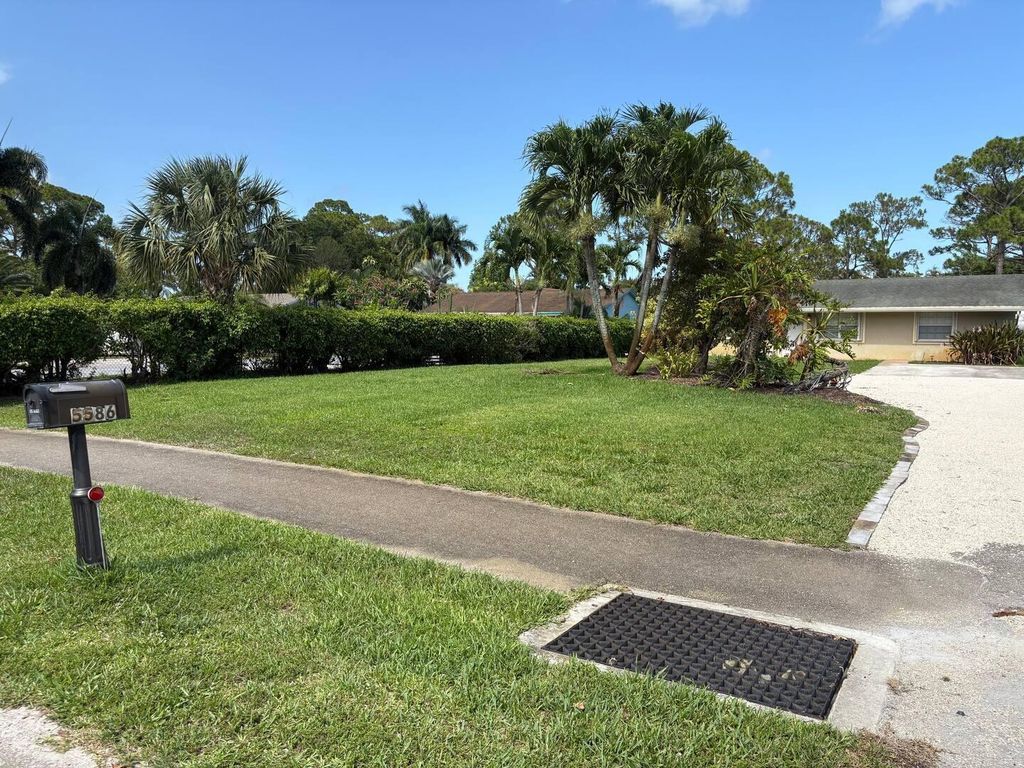 5586 3rd Road, Lake Worth, FL 33467