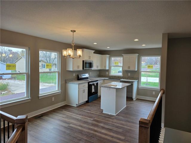 513 W Smith Street, Spring Hill, KS 66083