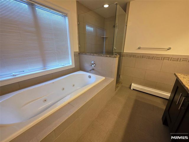 527 Roff Avenue B, Palisades Park, NJ 07650
