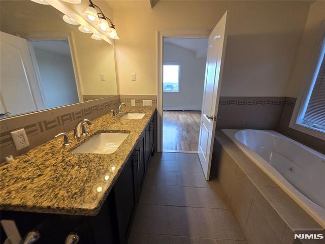 527 Roff Avenue B, Palisades Park, NJ 07650