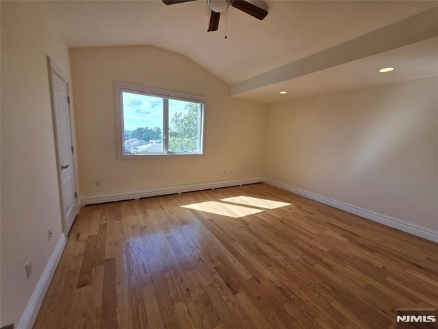527 Roff Avenue B, Palisades Park, NJ 07650