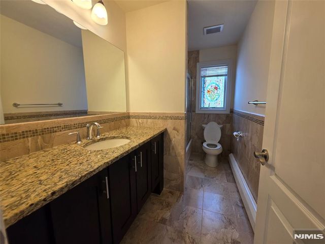 527 Roff Avenue B, Palisades Park, NJ 07650