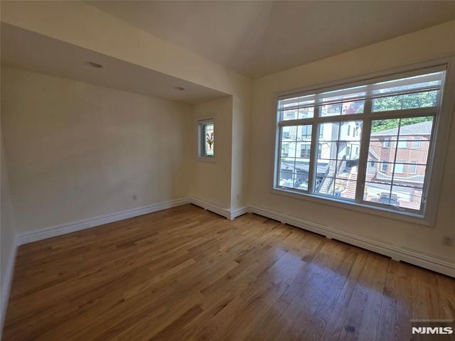 527 Roff Avenue B, Palisades Park, NJ 07650