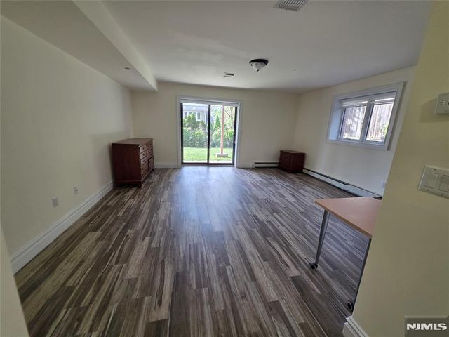 527 Roff Avenue B, Palisades Park, NJ 07650