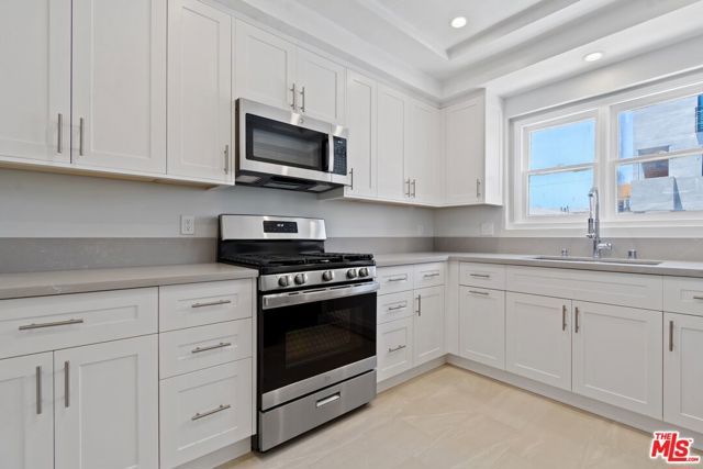 117 N Kings Road, Los Angeles, CA 90048