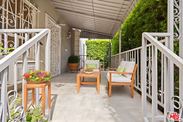 117 N Kings Road, Los Angeles, CA 90048