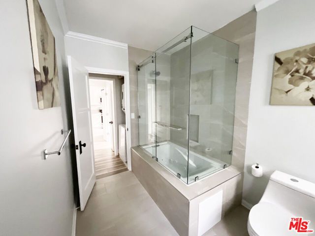 117 N Kings Road, Los Angeles, CA 90048