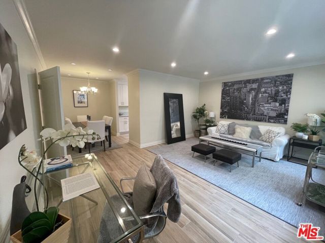 117 N Kings Road, Los Angeles, CA 90048