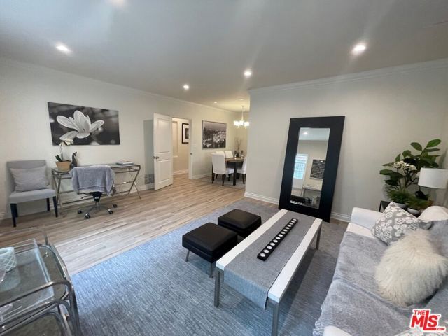 117 N Kings Road, Los Angeles, CA 90048