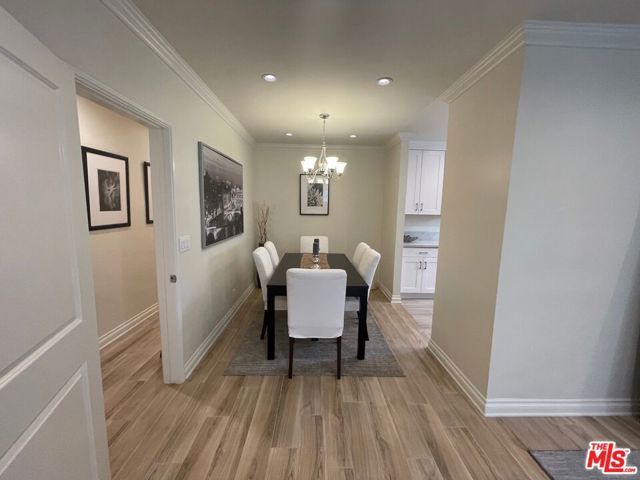 117 N Kings Road, Los Angeles, CA 90048