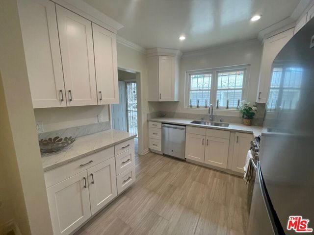 117 N Kings Road, Los Angeles, CA 90048