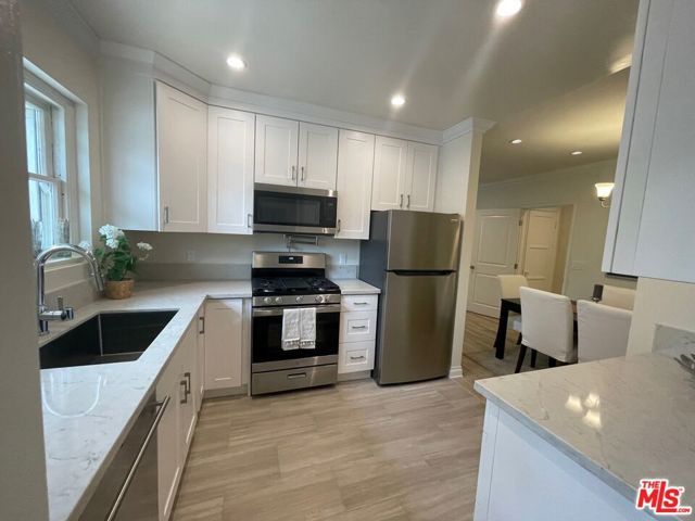 117 N Kings Road, Los Angeles, CA 90048