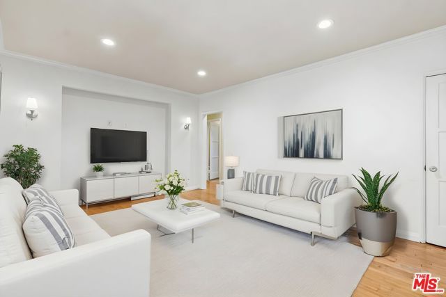 117 N Kings Road, Los Angeles, CA 90048