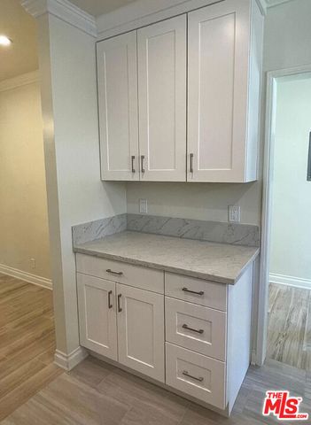 117 N Kings Road, Los Angeles, CA 90048