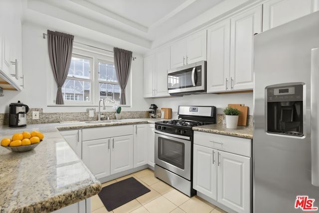 117 N Kings Road, Los Angeles, CA 90048