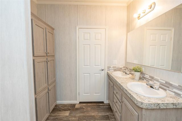 242 SKYLINE DRIVE, Lady Lake, FL 32159