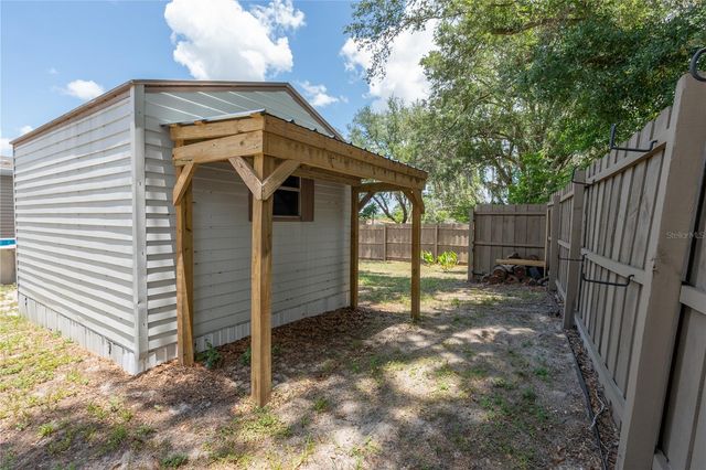 242 SKYLINE DRIVE, Lady Lake, FL 32159
