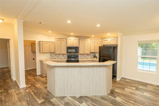 242 SKYLINE DRIVE, Lady Lake, FL 32159