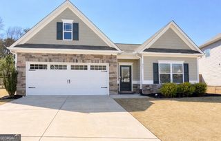 311 Eagles Bluff Way, Hoschton, GA 30548