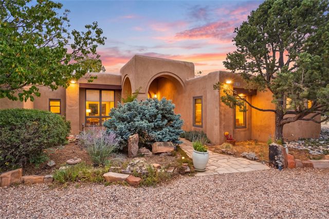 7204 Old Santa Fe Trail, Santa Fe, NM 87505