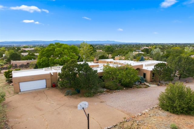 7204 Old Santa Fe Trail, Santa Fe, NM 87505