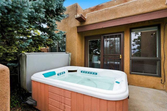 7204 Old Santa Fe Trail, Santa Fe, NM 87505