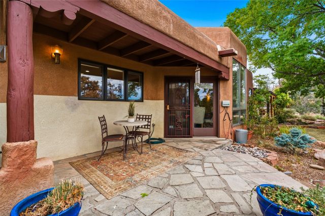 7204 Old Santa Fe Trail, Santa Fe, NM 87505