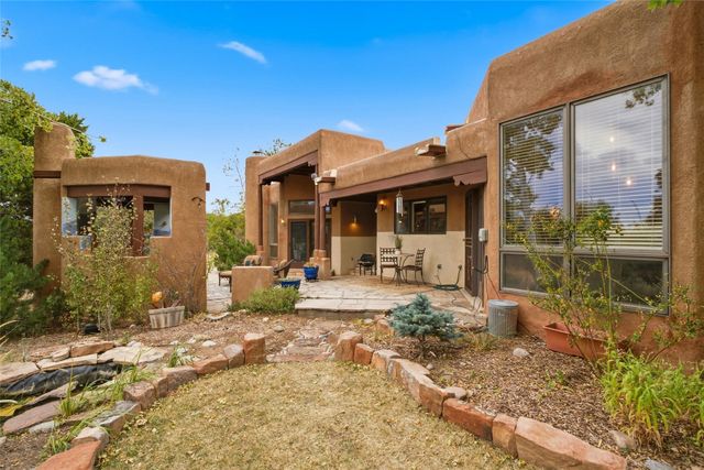 7204 Old Santa Fe Trail, Santa Fe, NM 87505