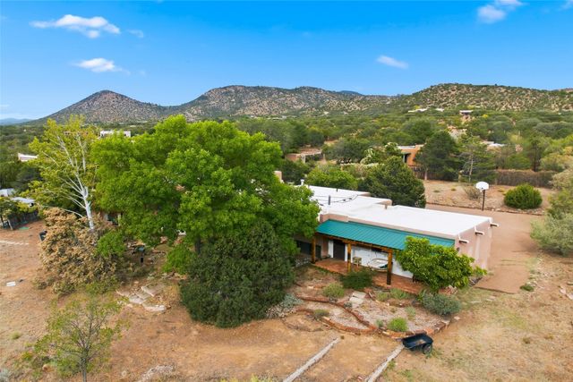 7204 Old Santa Fe Trail, Santa Fe, NM 87505