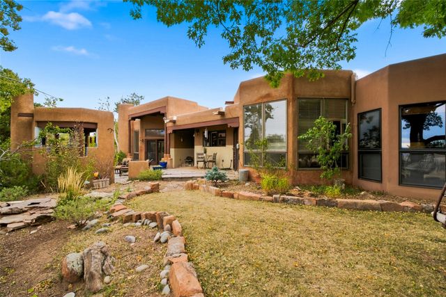 7204 Old Santa Fe Trail, Santa Fe, NM 87505