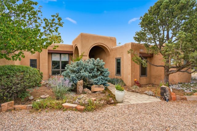 7204 Old Santa Fe Trail, Santa Fe, NM 87505