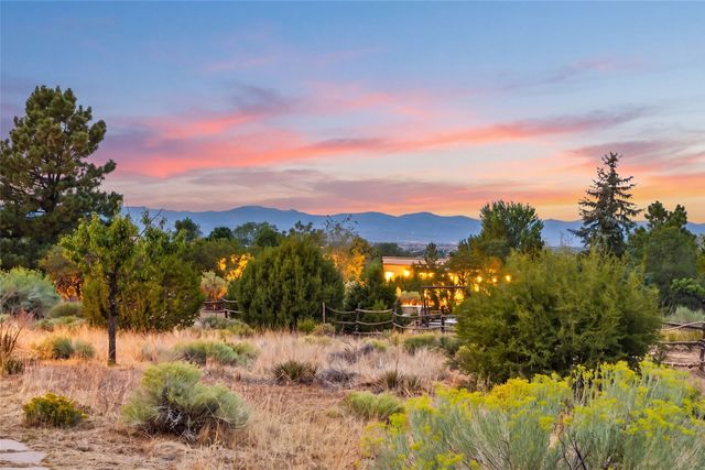 7204 Old Santa Fe Trail, Santa Fe, NM 87505