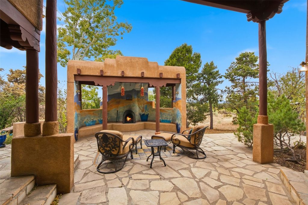 7204 Old Santa Fe Trail, Santa Fe, NM 87505