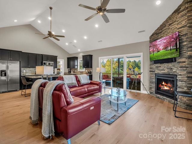 5588 Table View Lane, Lenoir, NC 28645