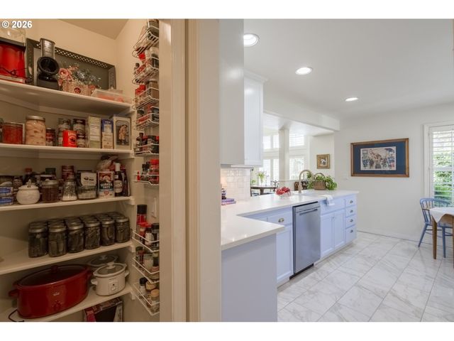 15366 Nw ABERDEEN Dr, Portland, OR 97229