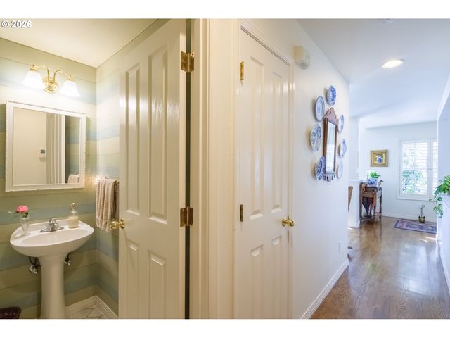 15366 Nw ABERDEEN Dr, Portland, OR 97229