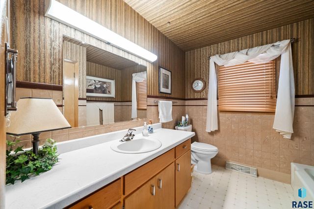2100 W Brookings St Street, Sioux Falls, SD 57104