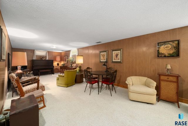 2100 W Brookings St Street, Sioux Falls, SD 57104
