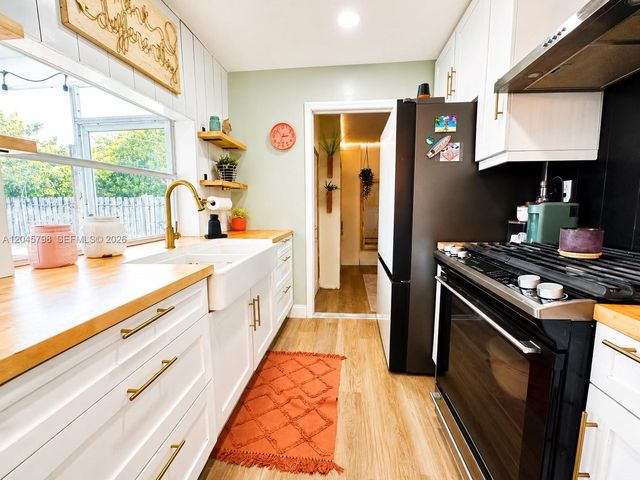 9160 NW 26th Place, Sunrise, FL 33322