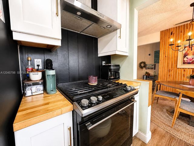 9160 NW 26th Place, Sunrise, FL 33322